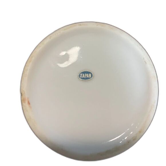 Vtg Porcelain Trinket Box MCM White with Roses Floral Grannycore Shabby Chic - Picture 3 of 3